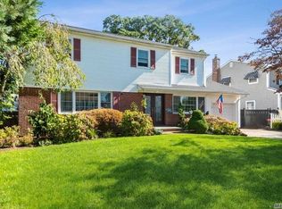 85 Burtis Ave, Rockville Centre, NY 11570