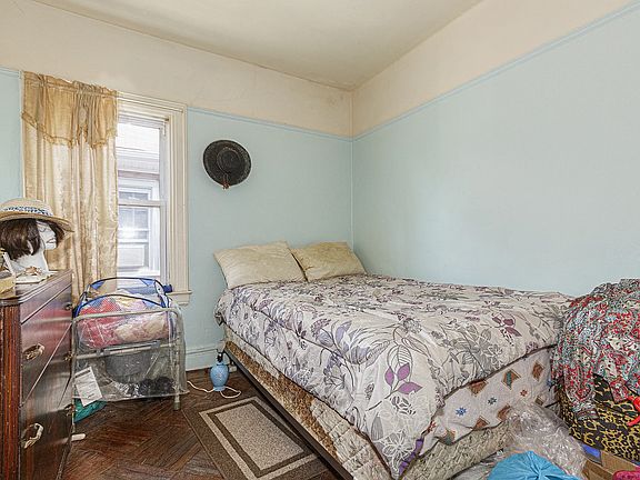 5th image of 323 E 32nd St