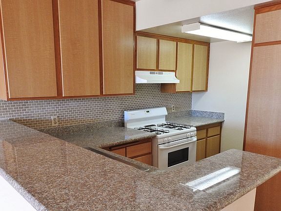 4th image of 714 E Acacia Ave #303