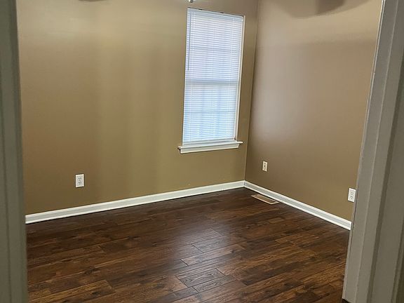 4th image of 156 Kendale St