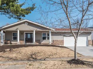 225 Valleyoak Ct, Ballwin, MO 63021