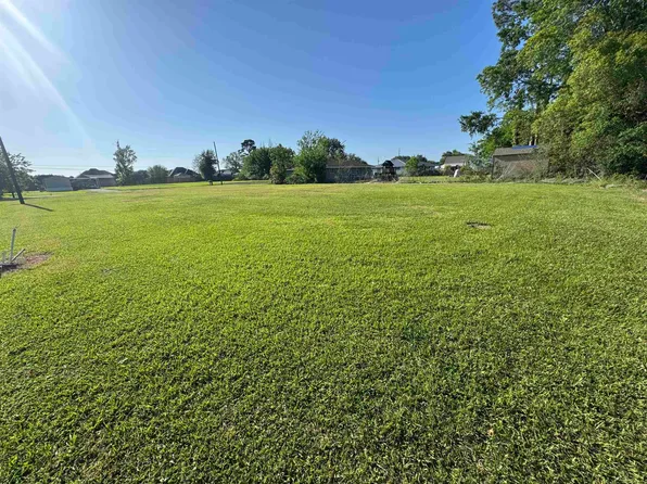 5833 Perry Ln, Lake Charles, LA 70605