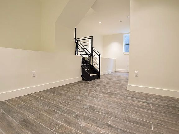 3rd image of 146 Erasmus St #Bb