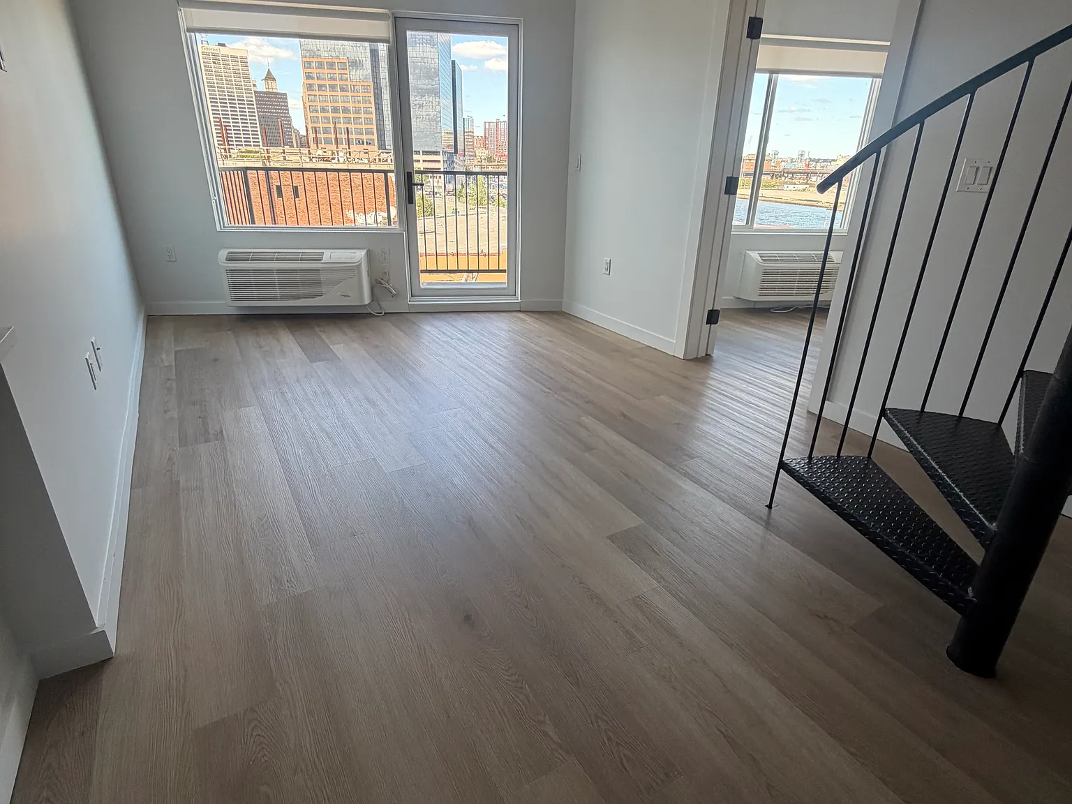 2 bed, 1000 sqft, $3,100 — Photo 4