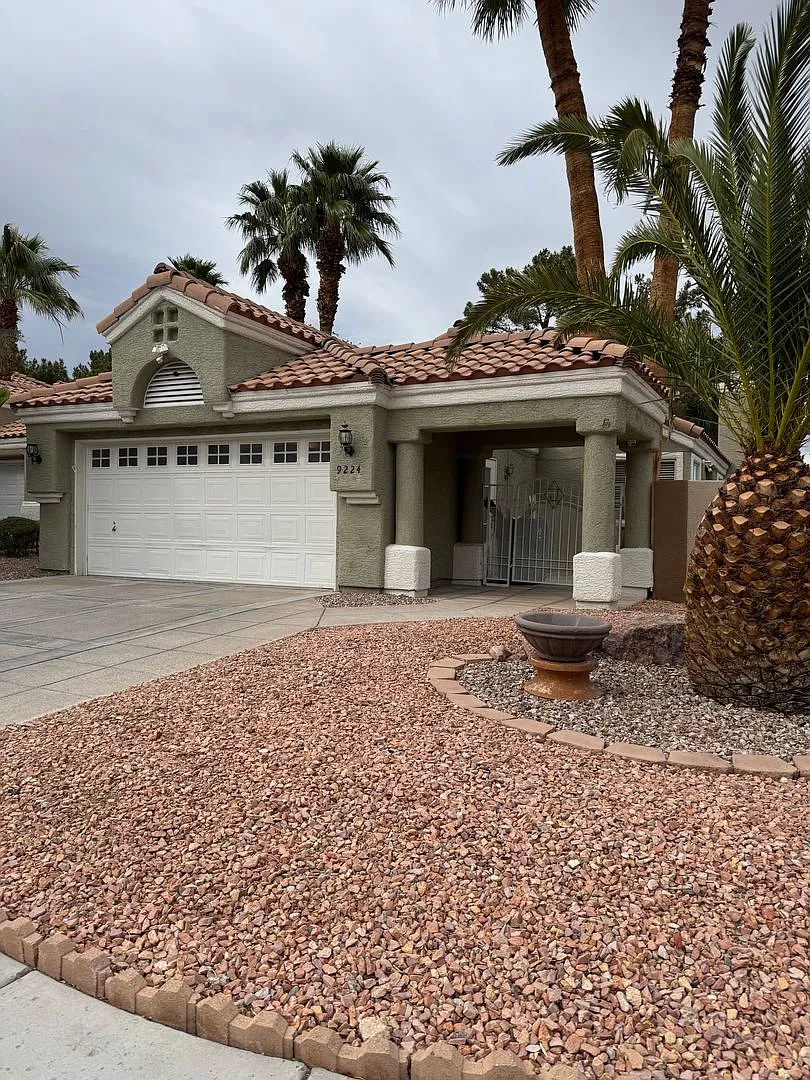 Cozy Peccole Ranch Home — Photo 2