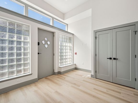 5th image of 251 S 12th St