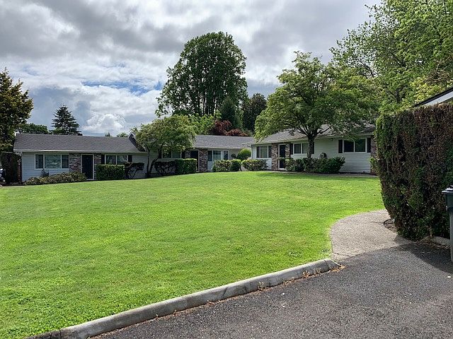 Large common front yard areas