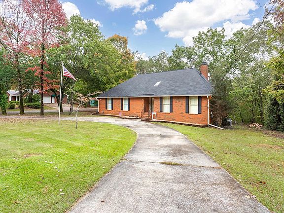 3rd image of 2202 Hathaway Heights Rd