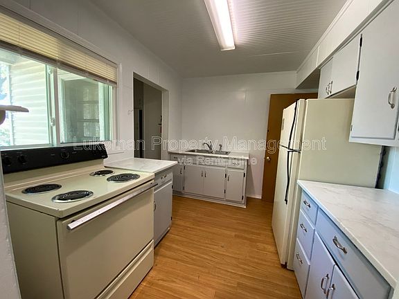 2nd image of 2511 Portage Rd