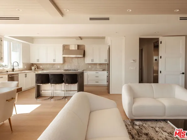 10725 Ashton Ave #101, Los Angeles, CA 90024