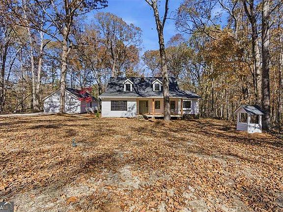 3rd image of 214 Bruce Rd