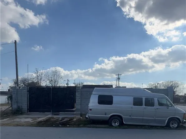 405 N 3rd St, Hidalgo, TX 78557