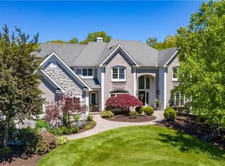 11 Parkview Manor Cir, Honeoye Falls, NY 14472