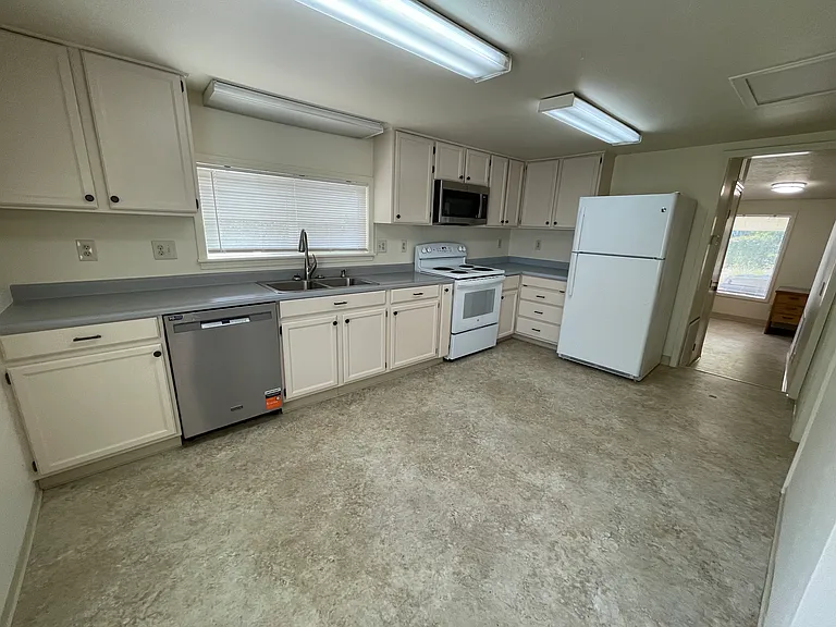 209 W Murray St — Photo 6