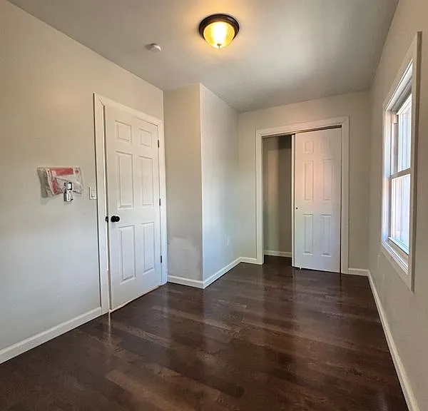 837 Penfield St — Photo 12