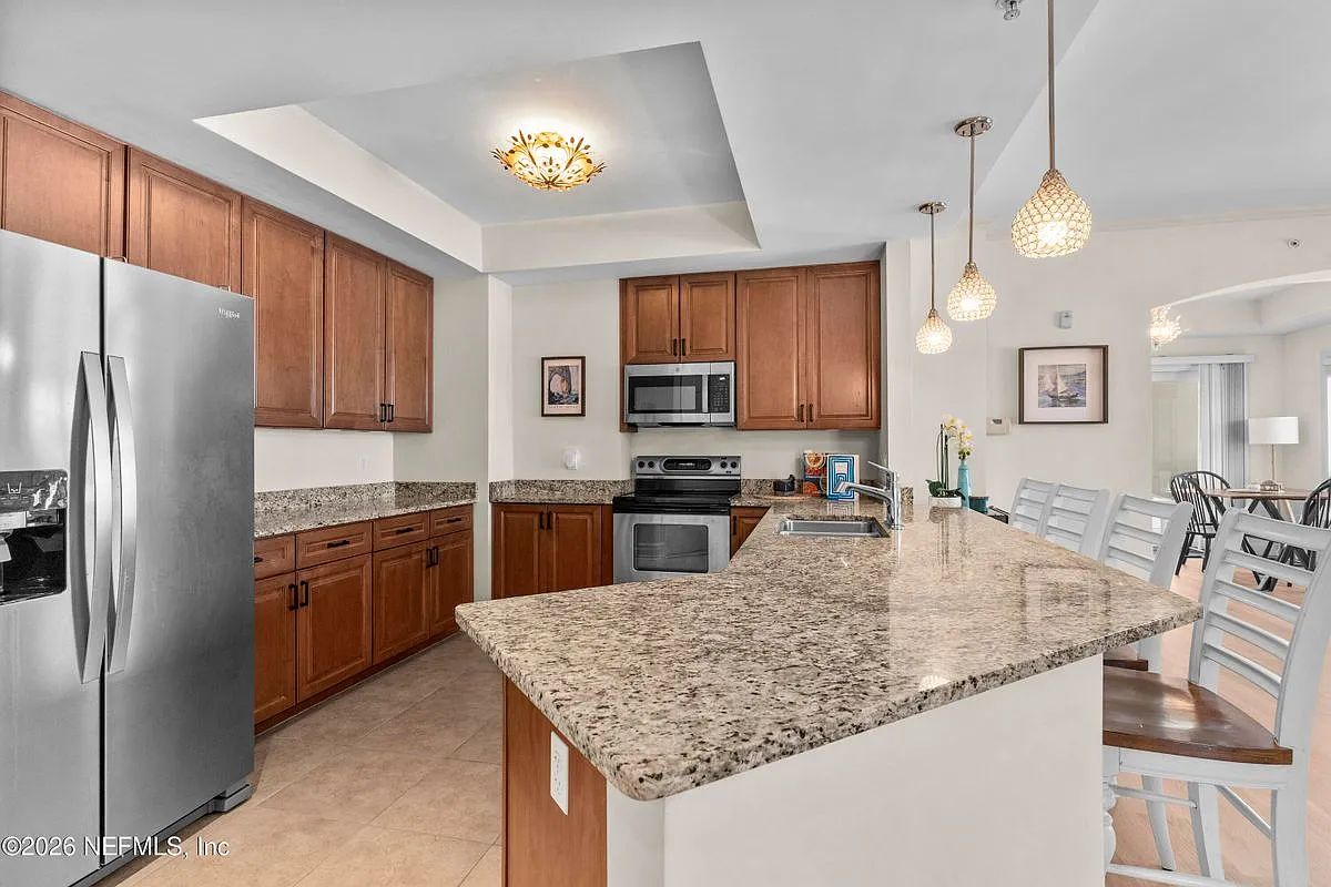 2 bed, 2.0 bath, 1373 sqft, $3,100 — Photo 4