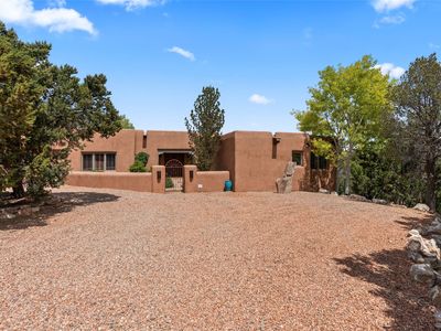 1203 Sierra Del Este, Santa Fe, NM, 87501