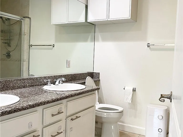 532 N Mariposa Ave #104 — Photo 18