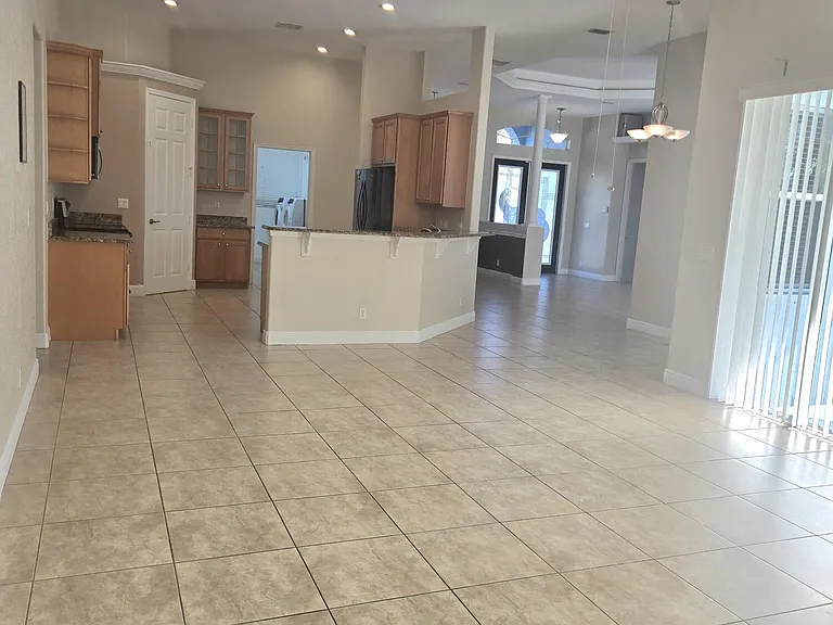 2472 SW Valnera St — Photo 11