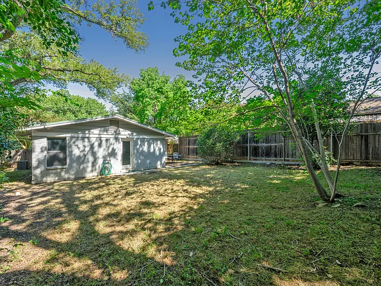 1703 Wethersfield Rd — Photo 21