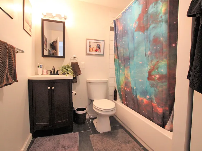 1627 Wallace St #1R — Photo 9