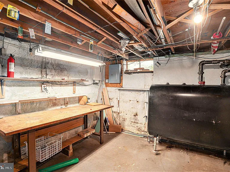 819 W 4th St — Photo 27