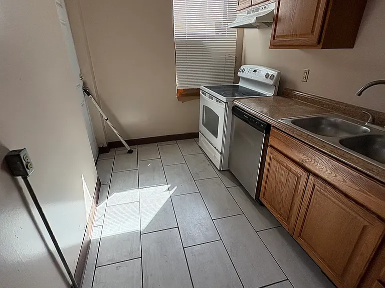 739 Hill Ave #1 — Photo 4