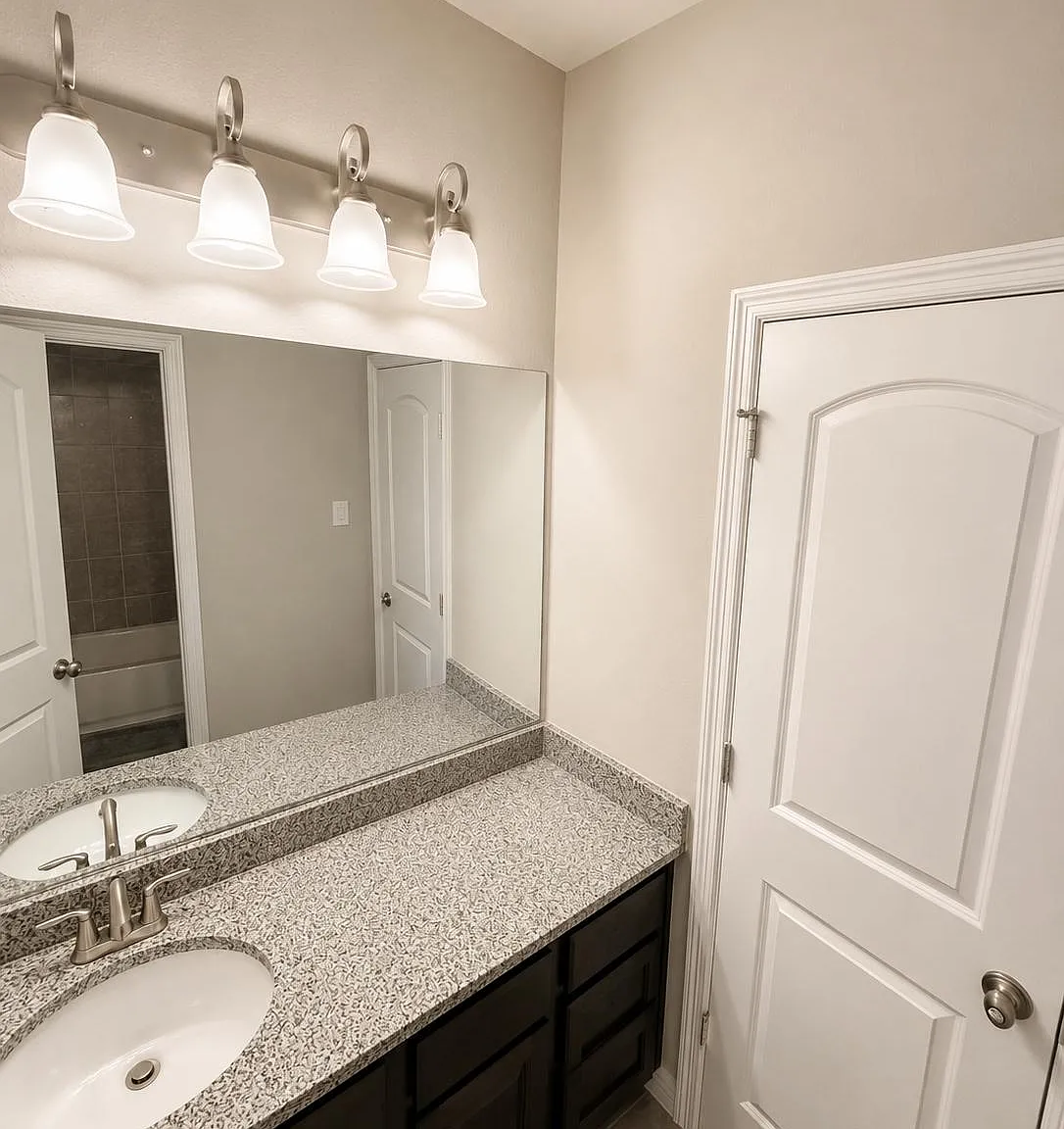 3 bed, 3.5 bath, 4122 sqft, $1,183 — Photo 2