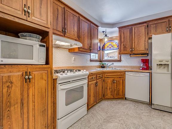 2nd image of 1902 Brushview Dr