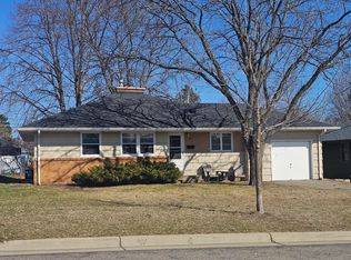 605 Park Valley Dr W, Hopkins, MN 55343