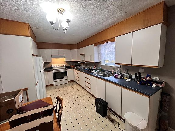 4th image of 9 Frenchs Road