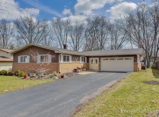5709 Clover Dr, Lisle, IL 60532