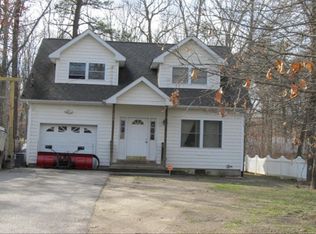 595 Birch Hollow Dr, Shirley, NY 11967