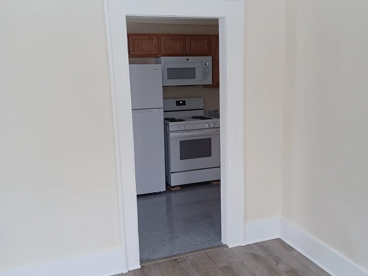 2 bed, 690 sqft, $1,300 — Photo 3