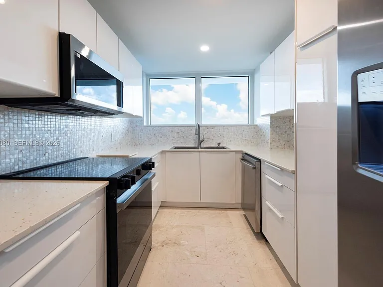 333 Sunset Dr #804 — Photo 14