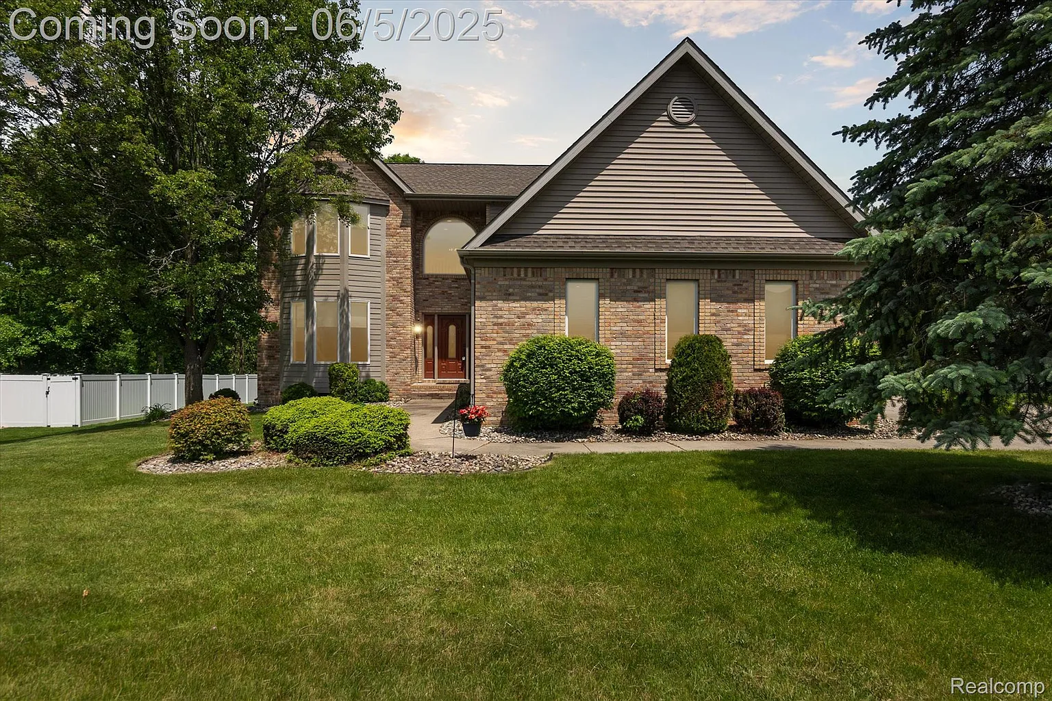 672 Morningside Dr photo 1