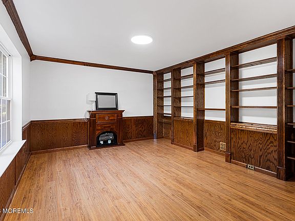 4th image of 569 Buttonwood Drive