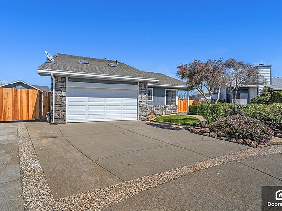 3rd image of 4874 Birkdale Cir