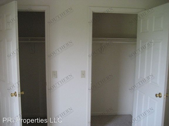 3rd image of 147 Village Cir