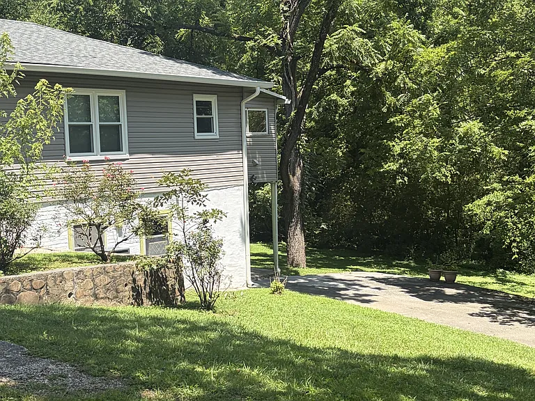 2614 Berkley Dr — Photo 13
