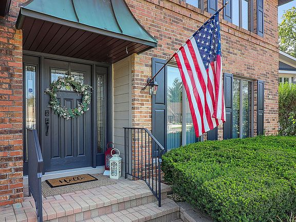 3rd image of 321 Chatelaine Ct