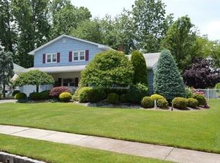 10 Melody Dr, Colonia, NJ 07067