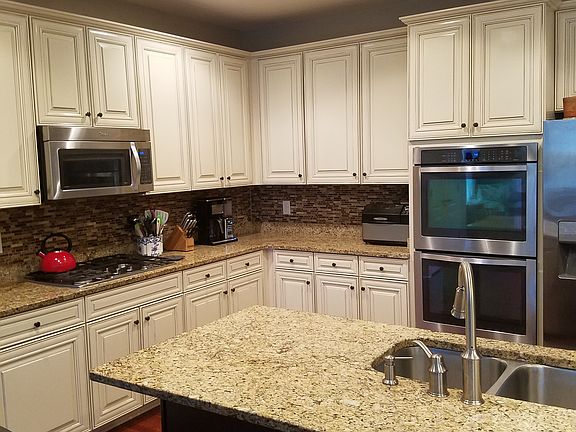 Upgraded Gourmet Kitchen