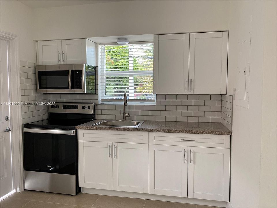 1st image of 324 NE 55th St #324