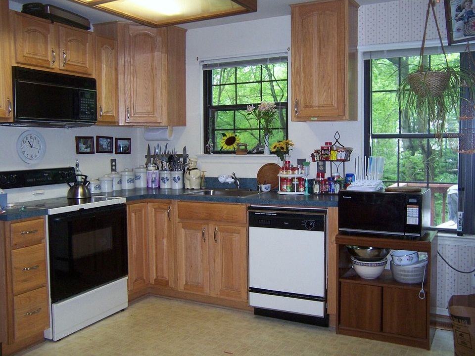 2nd image of 3444 Flint Hill Pl