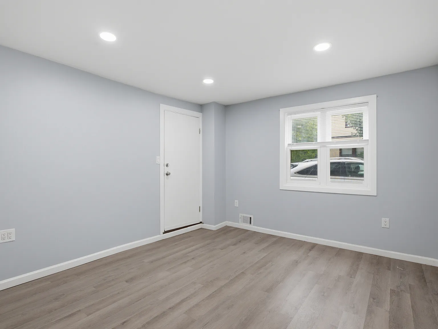 2 bed, 800 sqft, $2,300 — Photo 3