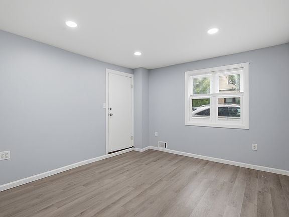 3rd image of 71 E 22nd St #1