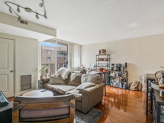 2nd image of 880 N Pollard St APT 904