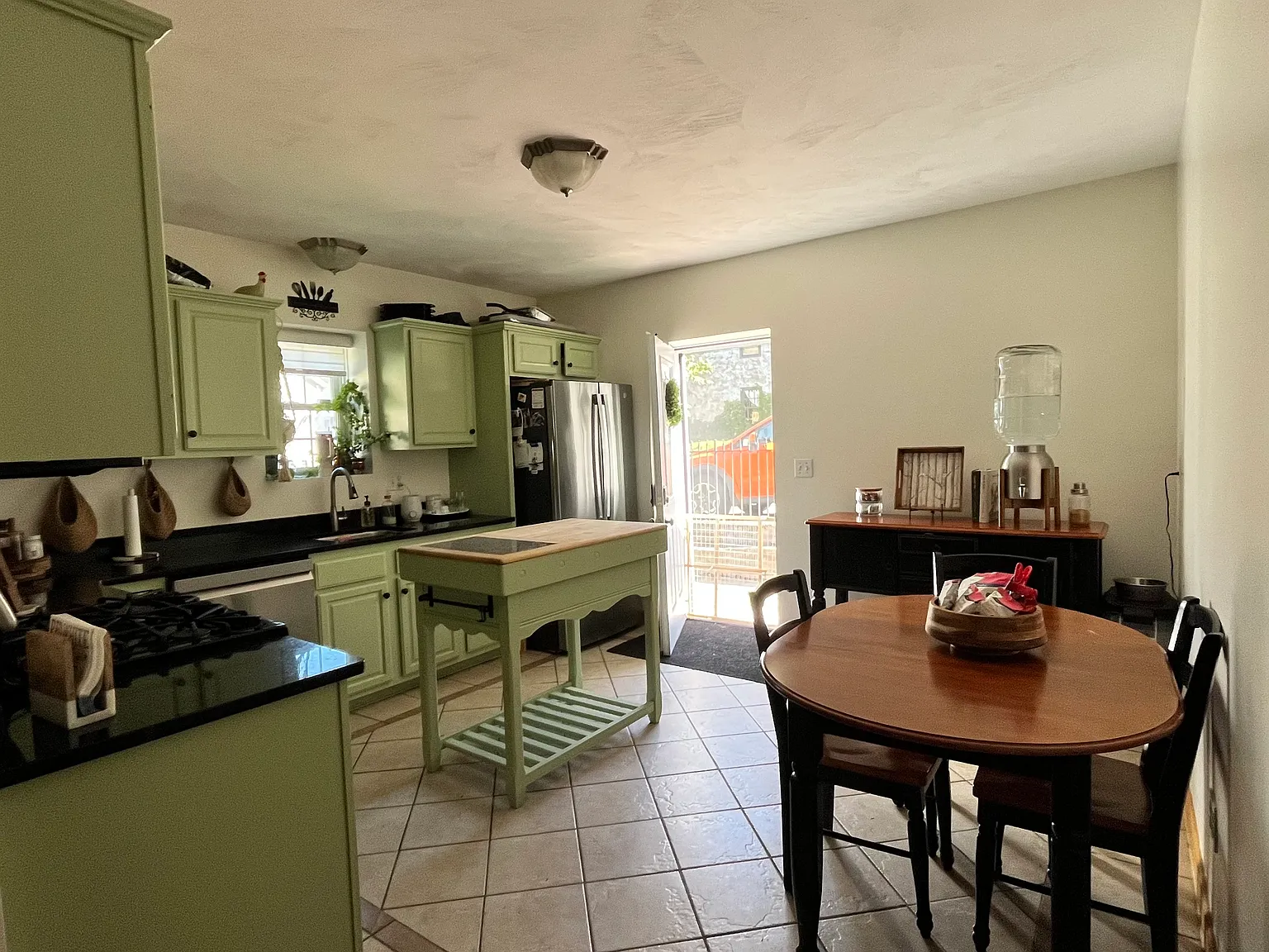 3 bed, 1126 sqft, $2,600 — Photo 3