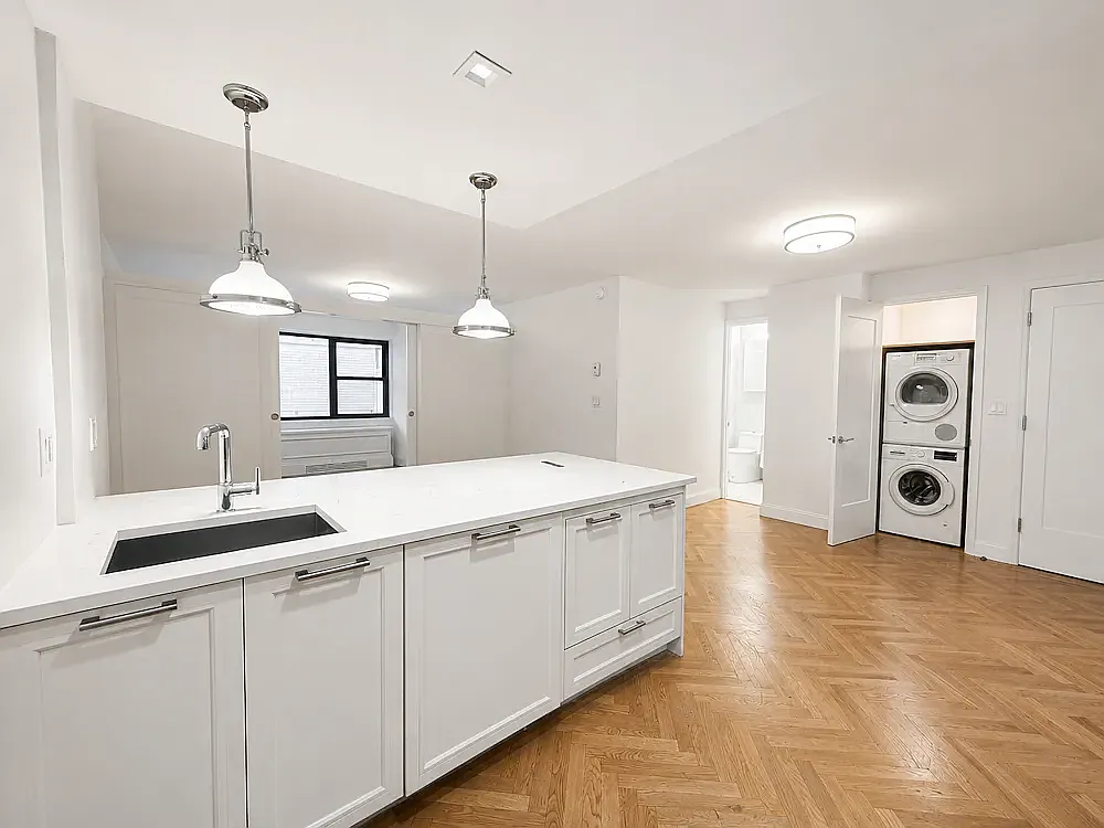 305 East 86th Street — Photo 3